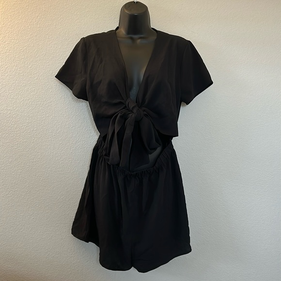 Princess Polly Ragnar Black Tie Front Cutout V Neck Romper - Picture 4 of 12